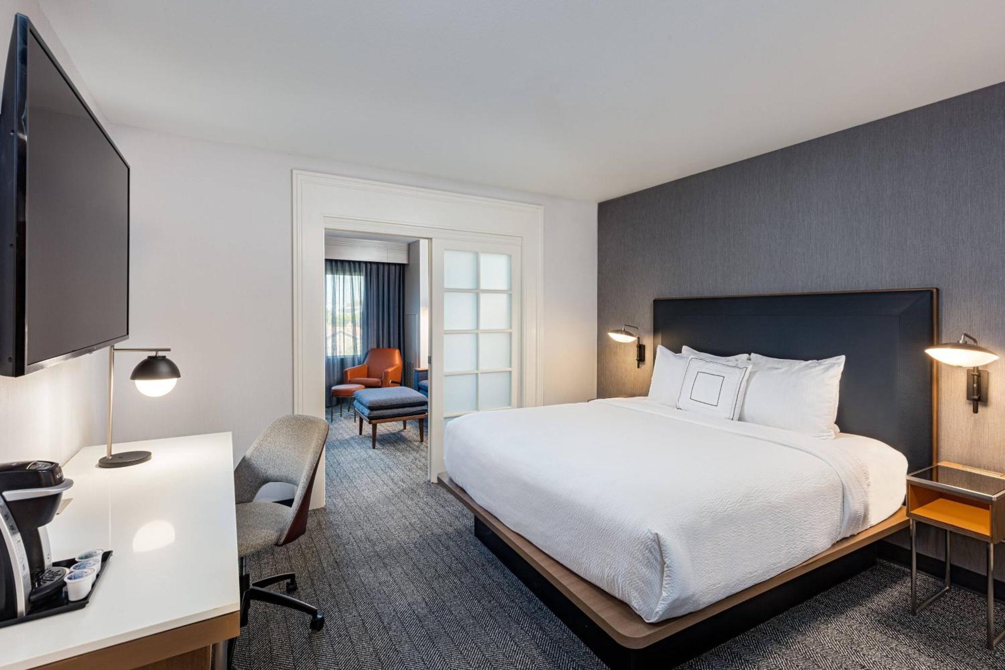 Courtyard By Marriott Anaheim Resort/Convention Center Exterior photo
