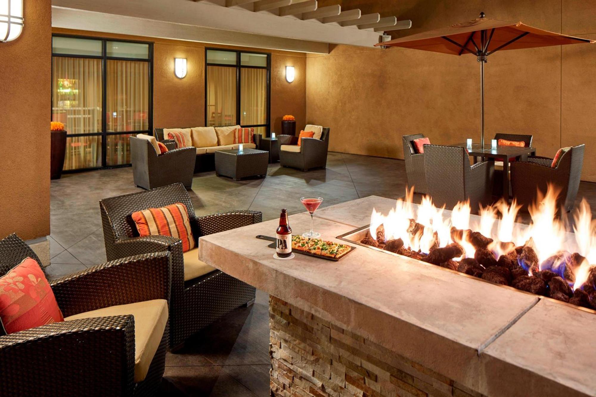Courtyard By Marriott Anaheim Resort/Convention Center Exterior photo