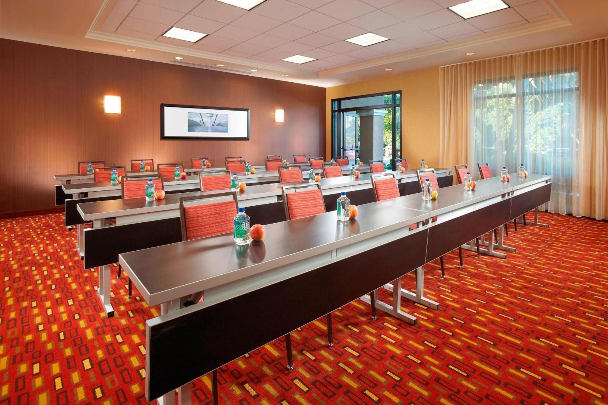 Courtyard By Marriott Anaheim Resort/Convention Center Exterior photo