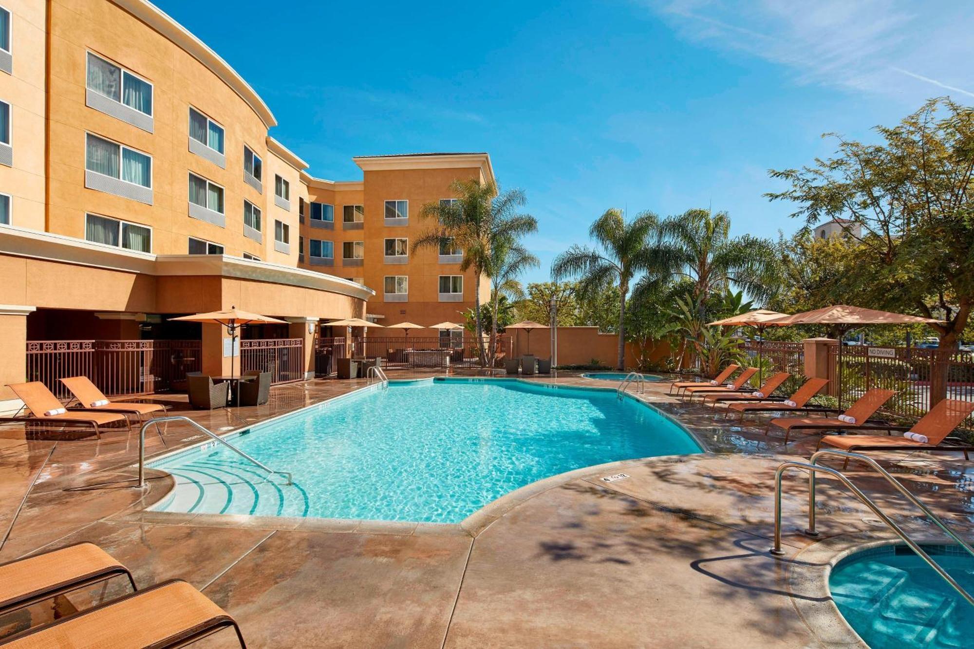 Courtyard By Marriott Anaheim Resort/Convention Center Exterior photo