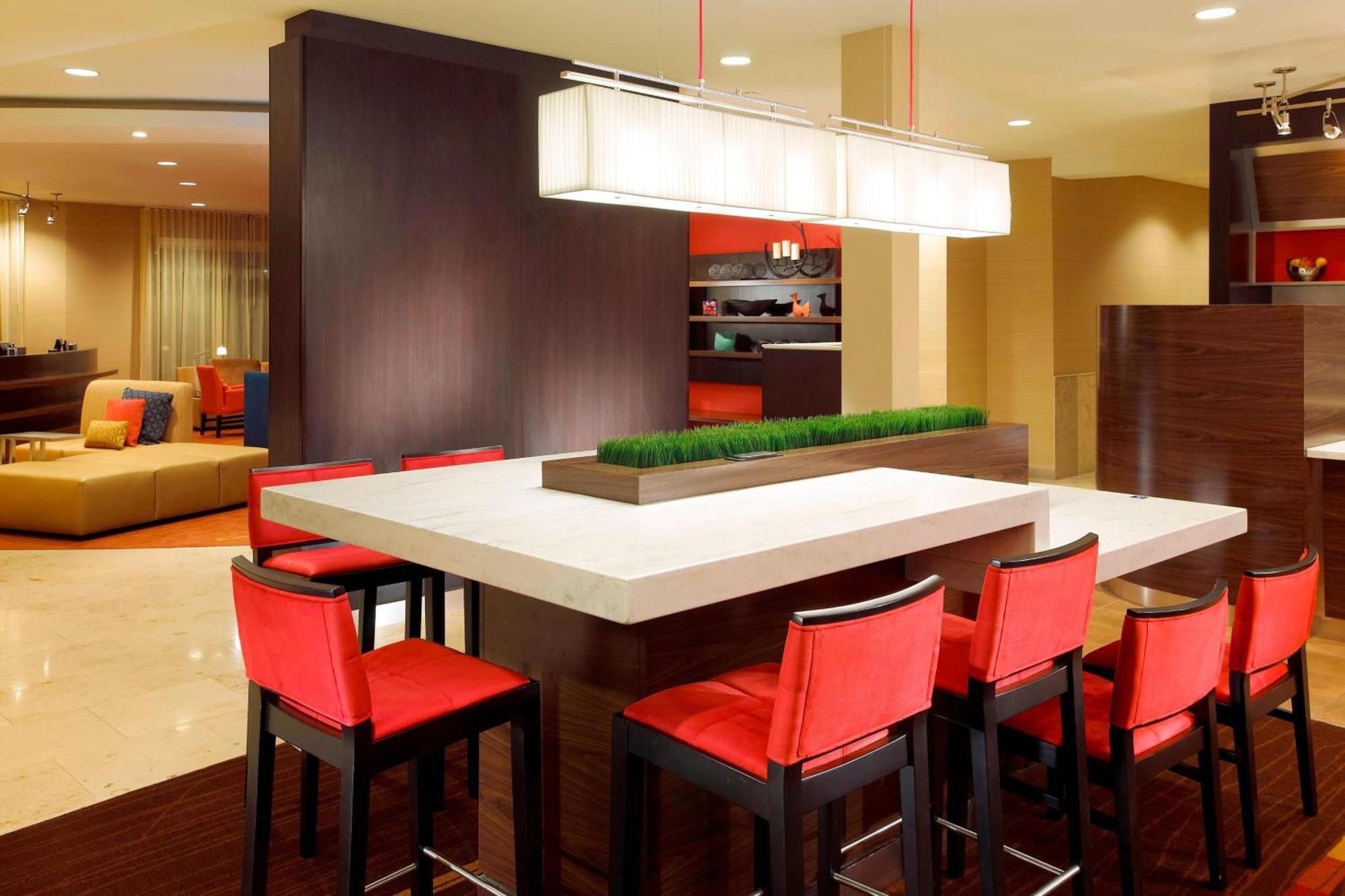 Courtyard By Marriott Anaheim Resort/Convention Center Exterior photo