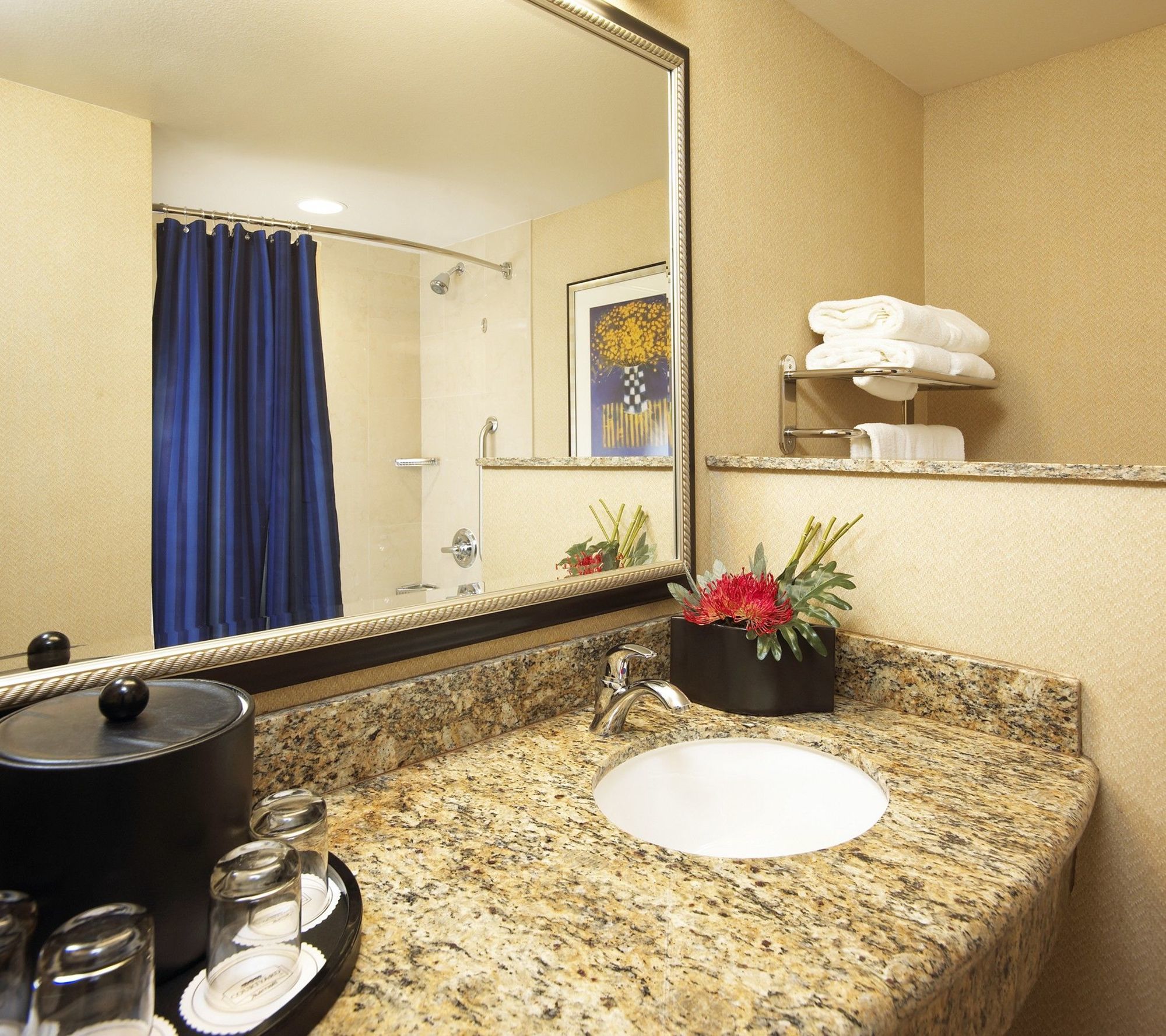 Courtyard By Marriott Anaheim Resort/Convention Center Exterior photo